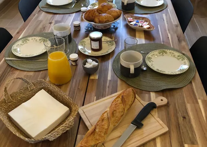 Bed & Breakfast Abbaye De L'etanche - 2 D'hotes - Un Cadre Naturel Exceptionnel - Neufchâteau